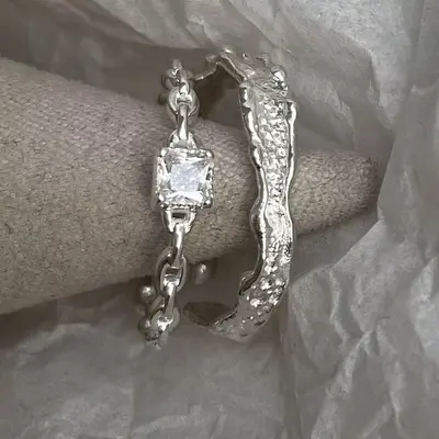 Kadınlar için parlak küçük kare elmas teneke desenli yüzük, hafif lüks niş tasarımı, üst düzey, basit, modaya uygun ve çok yönlü açık halka