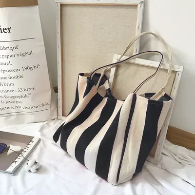 Women's striped canvas bag, single shoulder, large capacity canvas bag, simple and fresh style handbag, stylish and versatile.