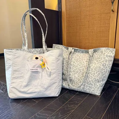 Çift Taraflı Leopar Desenli Kadın Tote Çanta, Sırt ve Omuz Askılı - 4