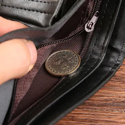 Kurze Herren-Ledergeldbörse mit integriertem Kartenhalter, quer liegend - 3