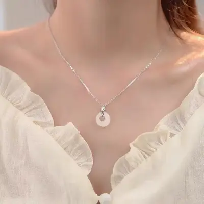 S925 gümüş beyaz kalsedon kolye, emniyet tokalı, çin tarzı