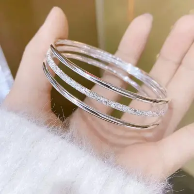 Minimalistisches Armband, leichte Luxus-Ausführung, Dreiringglöckchen - 7