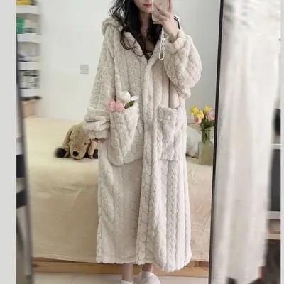 Kadınlar için sevimli küçük hamster pijamaları sonbahar ve kış mercan kadife kalınlaşmış uzun pazen öğrenci kapüşonlu kışlık pijamalar kadınlar için