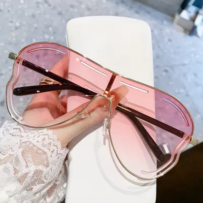 Wide-Frame Women's Party Sunglasses with One-Piece Lenses - 12