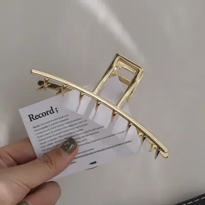 High-quality alloy hair clip for the back of the head, 2022 new simple spray painted large shark hair clip hair accessory. - 7