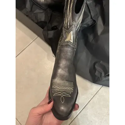 Siyah eskitme kot çizme kadın sivri burun yukarı kıvrık uç kalın topuk orta boy çizme