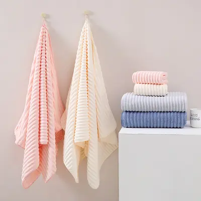 Yeni mercan kadife çabuk kuruyan büyük banyo havlusu şeker kadife plaj havlusu banyo şal dalgalı havlu banyo havlusu üç parçalı set