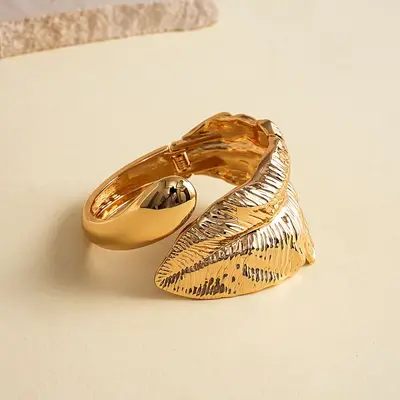 Striated gold bracelet, round, wrinkled design - 9