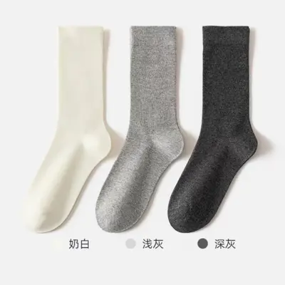 TikTok-Stil weiße nahtlose Socken für Damen, Mittelbein-Socken für alle vier Jahreszeiten, japanischer College-Stil, einfache, modische Slouch-Socken. - 12