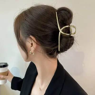 High-quality alloy hair clip for the back of the head, 2022 new simple spray painted large shark hair clip hair accessory. - 10