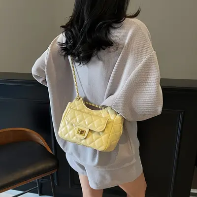 Women's Diamond Lattice Chain Underarm Small Square Crossbody Bag - 4