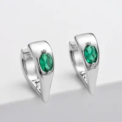 Emerald Zircon Heart-Shaped Earrings for Women, Minimalist Fashion Ear Studs