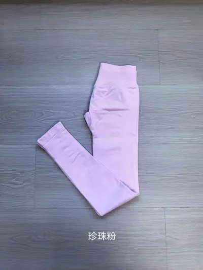 Seamless Low-Rise Butt-Lifting Cropped Yoga Pants with Ruched Waist - 10