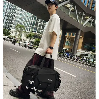 Travel bag with wet/dry separation, large capacity