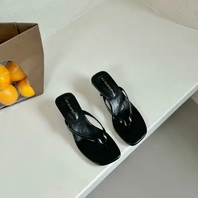 ALIGUIFEI Thin Heel Flip-Flops