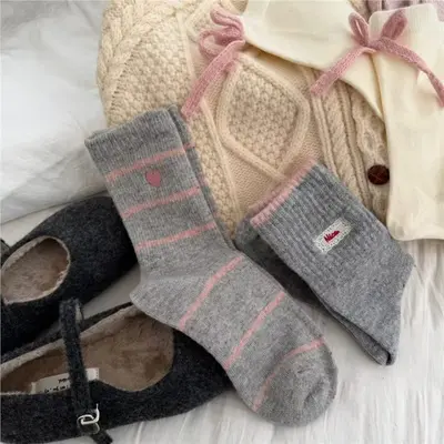Women's Striped Heart-Pattern Mid-Calf Cashmere Socks, Grey-Pink