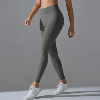 Seamless V-Back Peach Hip Yoga Leggings for Training and Running - 4