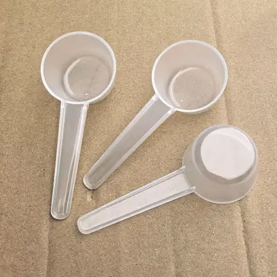 Toz kaşık PP ilaç kantitatif kaşık çamaşır deterjanı 20/25g 30g şeffaf plastik kaşık pişirme ölçüm kaşığı ölçekli