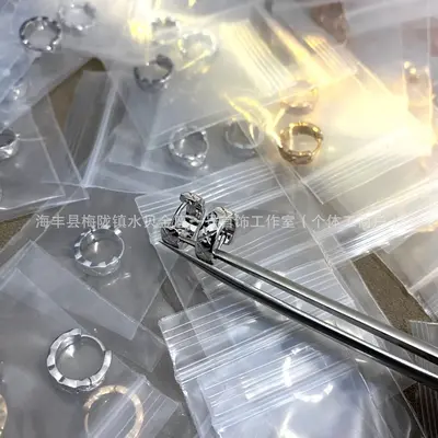 V-gold diamond lattice earring studs - 7