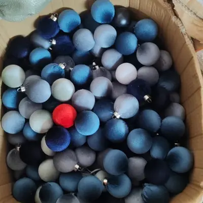 Dunkle Samt-Weihnachtskugeln, beflockt - 8