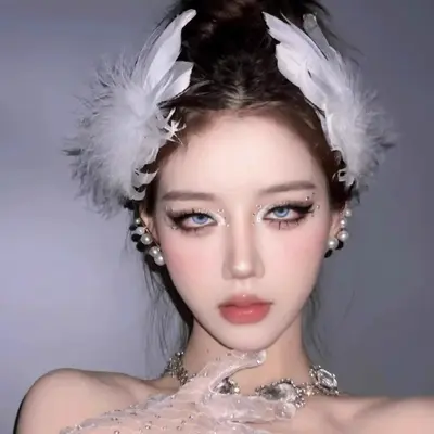 White Feather Hair Clip for Women, Ballet Performance Swan Accessory