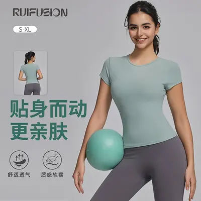Kadın fitness üst ve sporcu sütyen seti