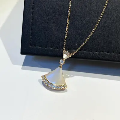 V-Gold Fächerförmige Halskette mit 18K Vergoldung, Schlüsselbeinette - 2