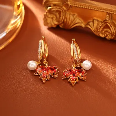 Red maple leaf zircon necklace and chain - 4