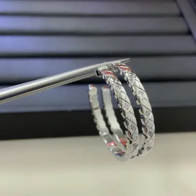 V-Gold CNC Rautenbohr-Ohrringe, leicht und luxuriös