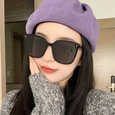 Retro Large-Frame Unisex Sunglasses with Rhinestones and UV Protection