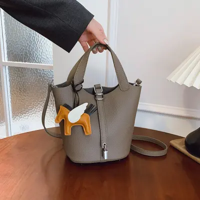 Koreanische Mode Damen Handtasche Eimertasche schlicht grenzüberschreitend vielseitig Schultertasche aus weichem Leder Nischendesign Damen Umhängetasche
