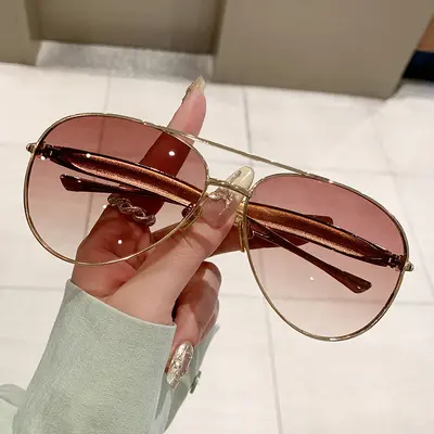 Damen-Pilotensonnenbrille mit großer Metallfassung im Retro-Stil - 12