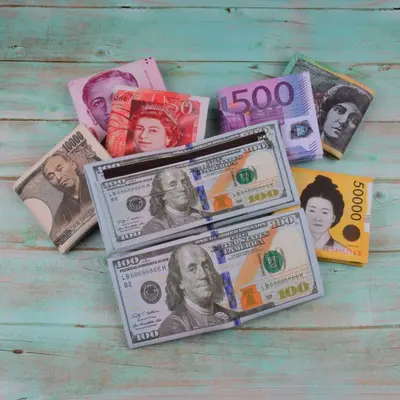Men's Short Wallet with Realistic Dollar Banknote Design - 1