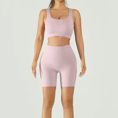 Kadınlar için klasik dişli spor yoga kıyafeti, hızlı kuruyan şeftali rengi şort, göğüs pedli dar sütyen - 8