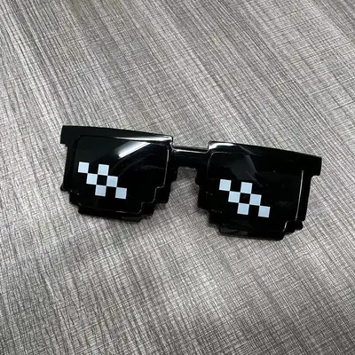 Mosaik-Pixel-Sonnenbrille, lustiger Anime-Stil - 3
