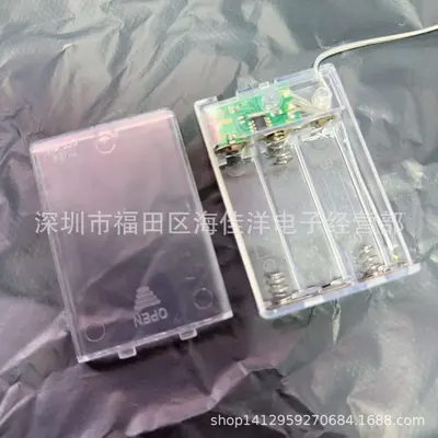 Chip Battery Box No. 5 with Cover and Switch, 4.5V Three-Compartment - 1