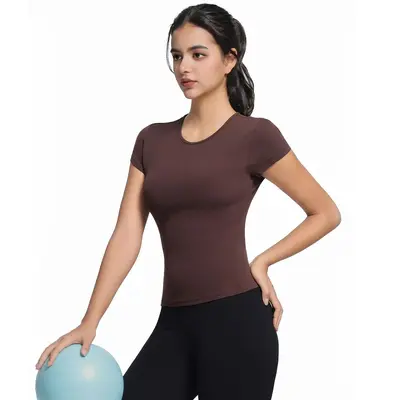 Kadın fitness üst ve sporcu sütyen seti