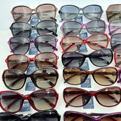 Polarized sunglasses for middle-aged and elderly women, anti-UV sunglasses with large and small frames for mothers, outdoor driving sunglasses, fashion-forward