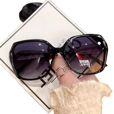 Große Sonnenbrille mit Strasssteinen und UV-Schutz - 5