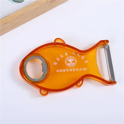 Fish-shaped stainless steel fruit peeler, transparent