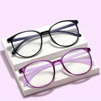 Retro-Lesebrille mit großem runden Rahmen und Blaulichtfilter
