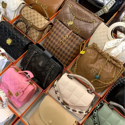 Damenhandtasche mit Schultergurt - 5