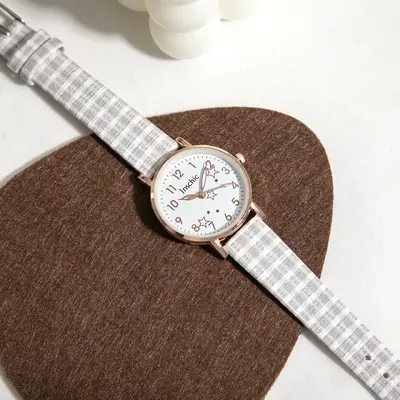Kız öğrenciler için ekose kuvars saat moda tasarım