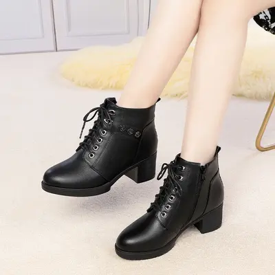 Middle-Aged Mom Short Boots Fleece-Lined Warm Leather Shoes Autumn Winter Soft-Sole Versatile Mid-Heel Middle-Aged and Elderly Cotton Shoes Eight-Eye Martin Boots