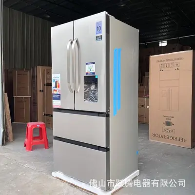 French-Door-Kühlschrank mit Edelstahlfront und Wasserspender