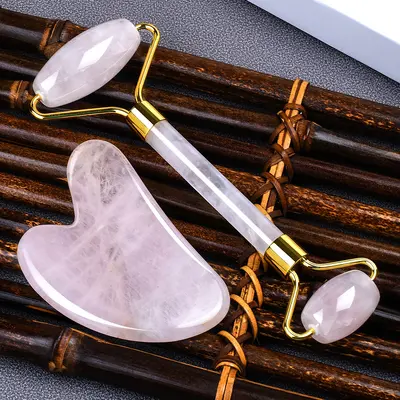 Kaynağından Fabrika Pembe Kristal Masaj Roller Jade Roller Masaj Cihazı Parmak Gua Sha Tahtası Hediye Kristal Güzellik Aracı
