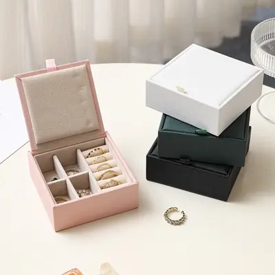 comfortable and portable multifunctional jewelry box, ring earrings, earring storage box, flip-top travel elegant PU small jewelry box