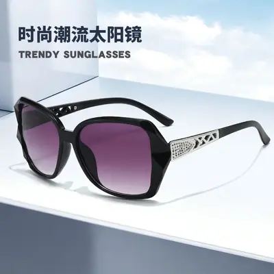 Rhinestone-Embellished Women's Sunglasses, Oversized Retro UV Protection