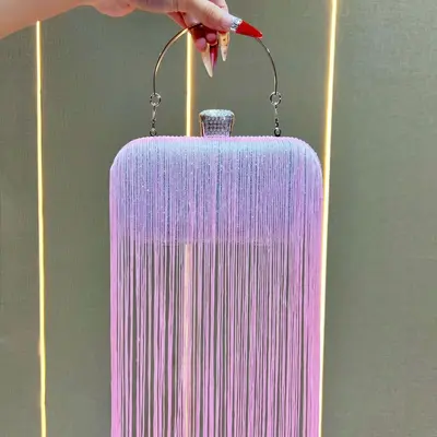 Glitzernde Abendtasche mit Quasten und Schultergurt - 12