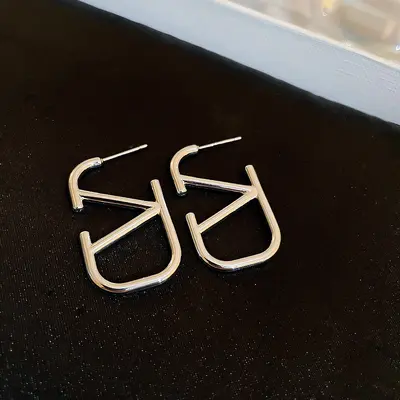 Silbernadel Silberfarbe minimalistischer Quastenohrhänger moderner schwerer Metallstil Ohrhänger Nischendesign einfaches Design Ohrhänger